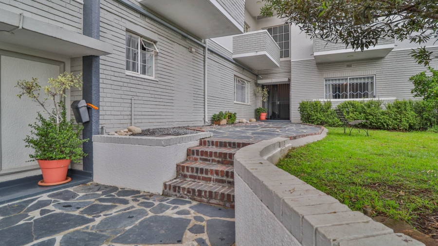 2 Bedroom Property for Sale in Vredehoek Western Cape